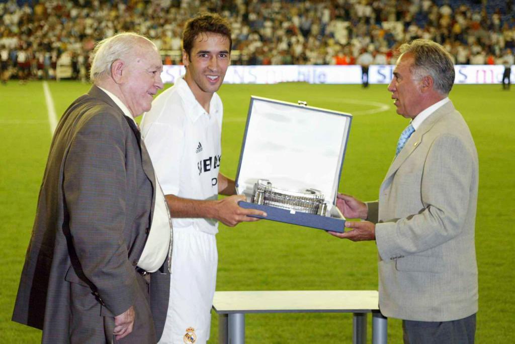 Hoy es un día muy triste, se nos ha ido Amancio Amaro, una leyenda del madridismo y del fútbol español. Nunca olvidaré cómo vivimos y celebramos las finales de Milán y París. Hasta siempre, Brujo. DEP🙏🏻🤍