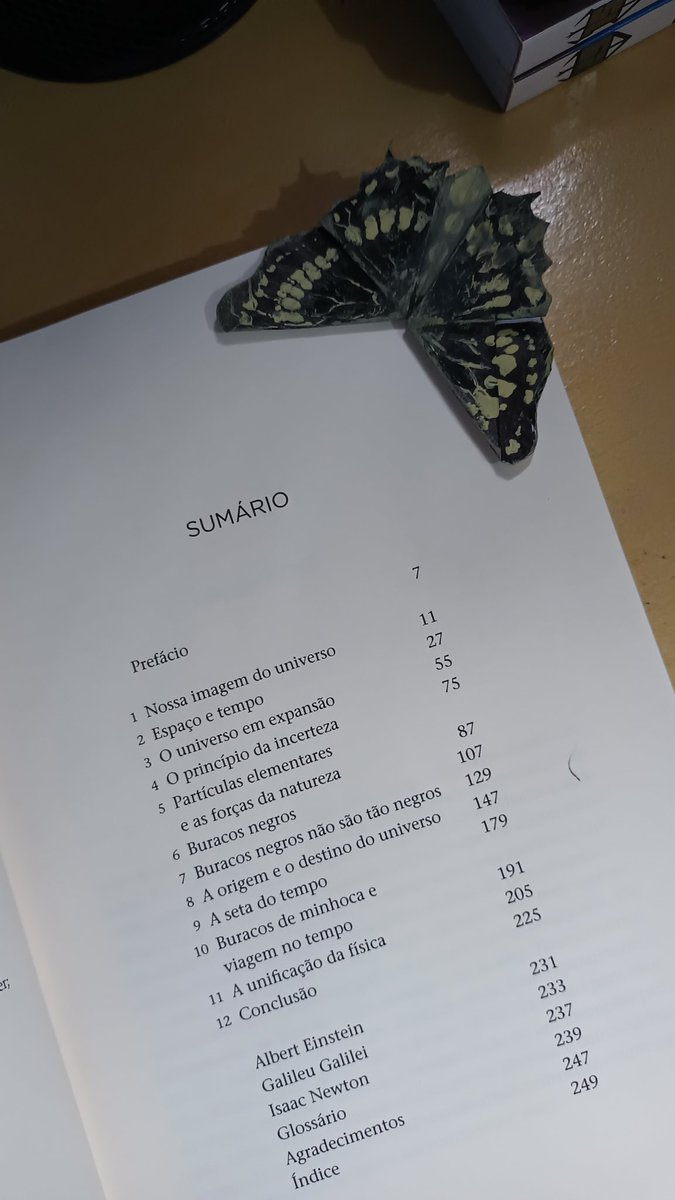 studykeitt's tweet image. fiz um marca páginas de origami, pintei pra ficar igual a minha espécie fav de borboleta