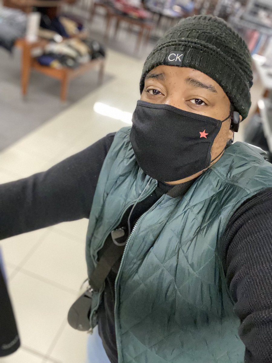 YmustUfollowME's tweet photo. #RetailChronicles posts returning…….this time, it’s not the customers. It’s the people I work with…..The fuck you mean we can’t talk to each other at work?….Work I’m silence? Yeah ok. https://t.co/OpC1umKqyU