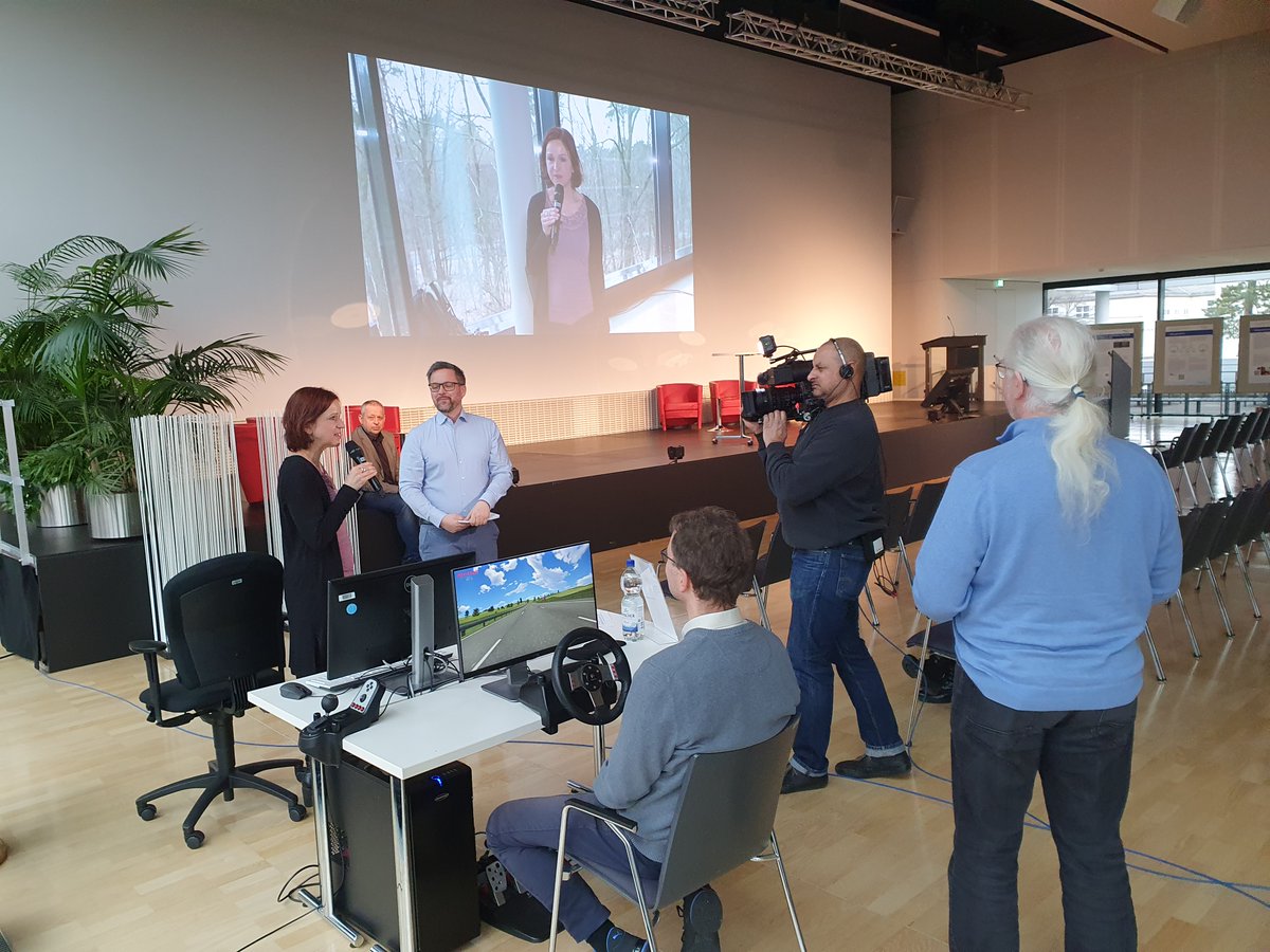 dguv_iag's tweet photo. Erstmals seit 3 Jahren wieder in Präsenz: Wir bereiten in diesen Tagen alles vor für das 21. Dresdner Forum Prävention zum Thema „Mobile Arbeit“. Wir erwarten spannende Beiträge und Diskussionen u.a. zu den Themen Führung, Home-Office, neue Bürowelten und Ergonomie. https://t.co/zpxvOYxjSh