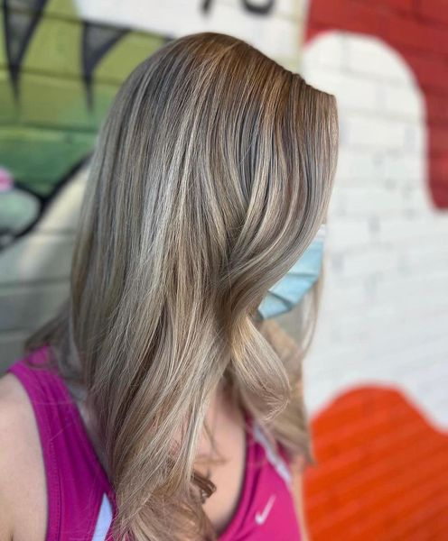 Beautifully blended highlights are always in, no matter what time of year! ✨ 
Color and cut by Vanessa!
____________
Click the link in our bio to book your appointment online!
____________
#atlanta #atlantahair #foiliagehair #hair #highlightsatlanta #redken #atlantahairstylist