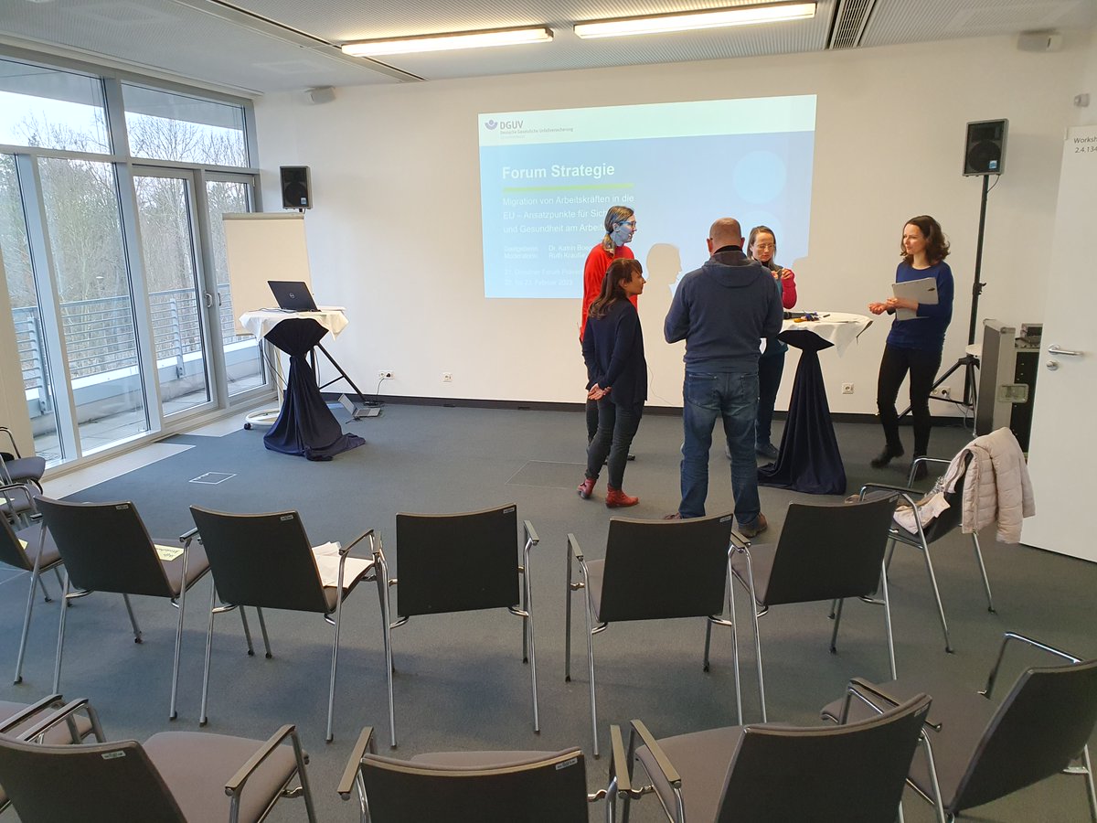 dguv_iag's tweet photo. Erstmals seit 3 Jahren wieder in Präsenz: Wir bereiten in diesen Tagen alles vor für das 21. Dresdner Forum Prävention zum Thema „Mobile Arbeit“. Wir erwarten spannende Beiträge und Diskussionen u.a. zu den Themen Führung, Home-Office, neue Bürowelten und Ergonomie. https://t.co/zpxvOYxjSh