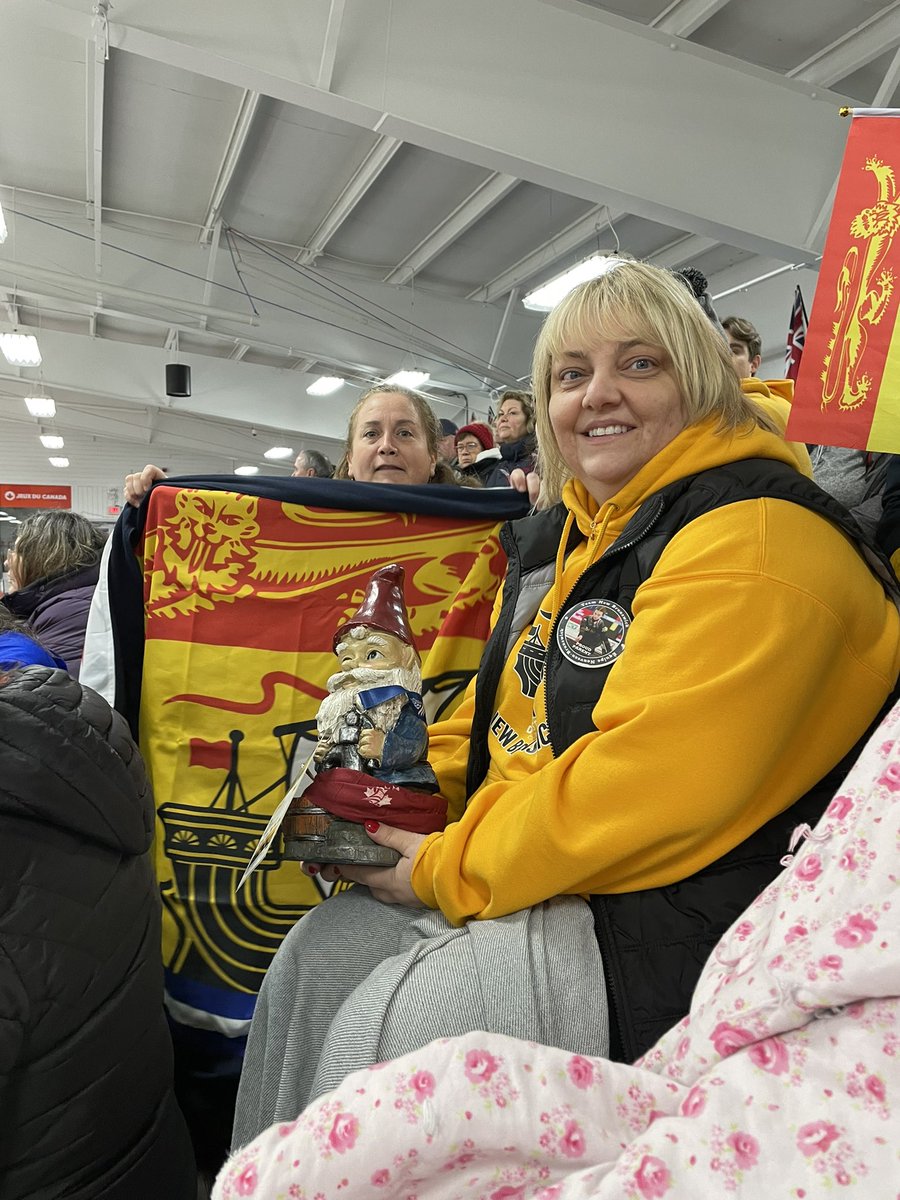 SOFT HANDS! Hanging out at @team_equipenb <a href="/2023CanadaGames/">2023 Jeux du Canada Games</a> curling in #Summerside #lifeofagnome 
#SportNB #TeamEquipeNB
#PEI2023 #2023CanadaGames