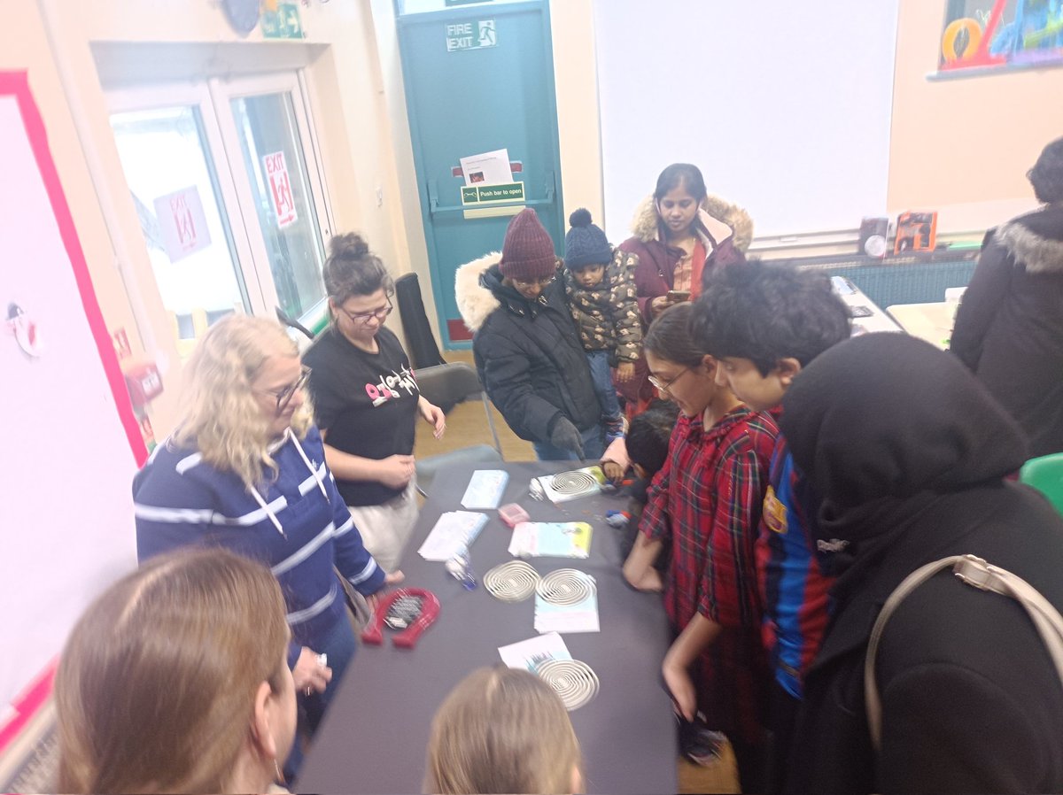 RiverProject's tweet photo. Science meets Art ! Cool designs #sciencefestival23 #Printhouse screen printing @RiverProject @theprinthouse @SRCDC_Cardiff @Arts_Wales_ @Cardiffuninewse https://t.co/Ho3SXgd2q6
