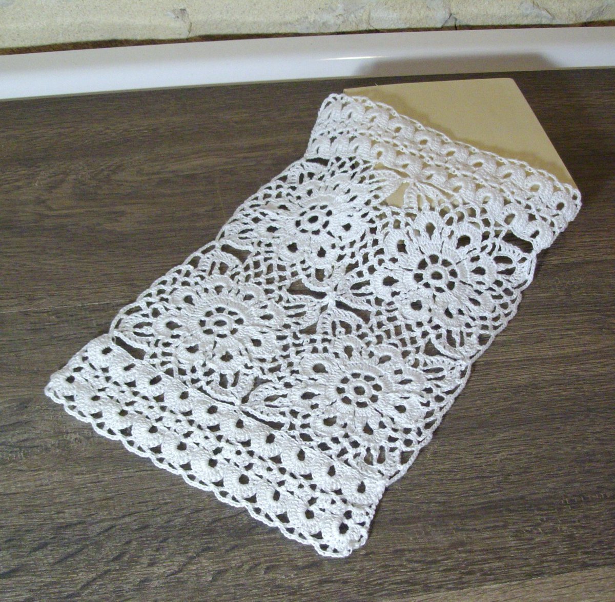 corinneboutique's tweet image. Voici un charmant décor de table qui sera ravi d&apos;entrer dans votre maison...

💙 Découvrez MIA 👉 corinnebernardesboutique.com/61-cote-deco

#art #beautiful #cute #gift #sellingcontents #cosy #broderie #localbusiness #embroidery #coussins #décodesign #style #handmade #France #creations #decoration