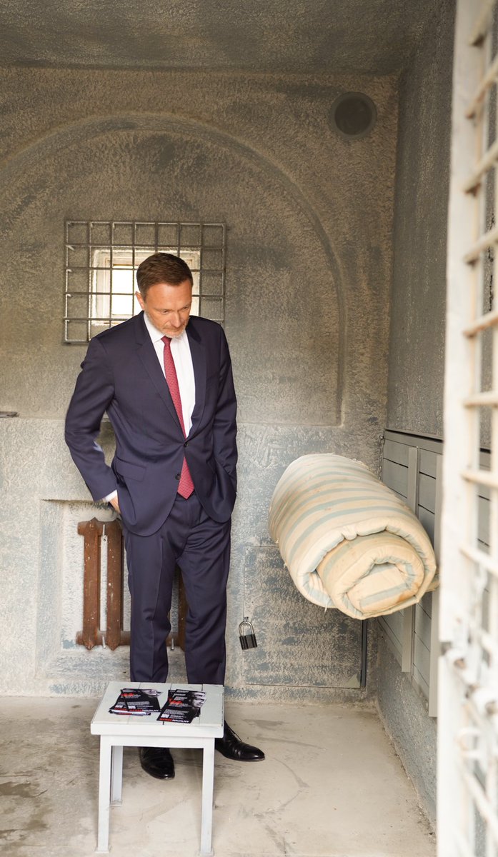 ACF_int's tweet photo. Thank you so much @c_lindner for visiting our SHIZO installation in Berlin and speaking up about Alexei @navalny’s unlawful imprisonment!

This is an exact replica of a tiny 2,5x3 meter cell in which Navalny has been put 11 times for a total of 113 days.

#FreeNavalny https://t.co/sLDGXCMRWT
