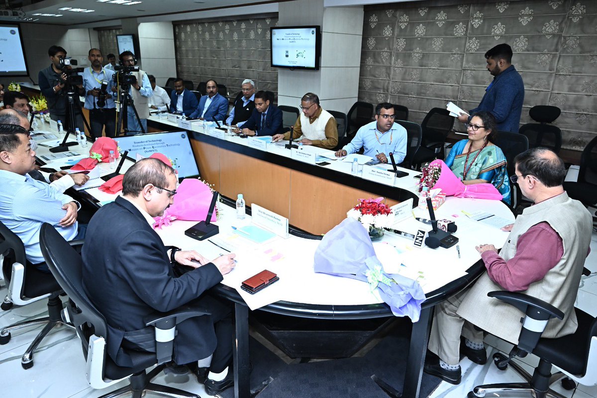 GoI_MeitY's tweet photo. Transfer of indegenously developed Smart Energy Meter technology by MeitY to industry for commercialization. #SmartMeter #AMI #DLMS #AatmaNirbharBharat @MSH_MeitY @alkesh12sharma #CDAC @cdacindia @GoI_MeitY @_DigitalIndia https://t.co/0Ap6O2MXtI