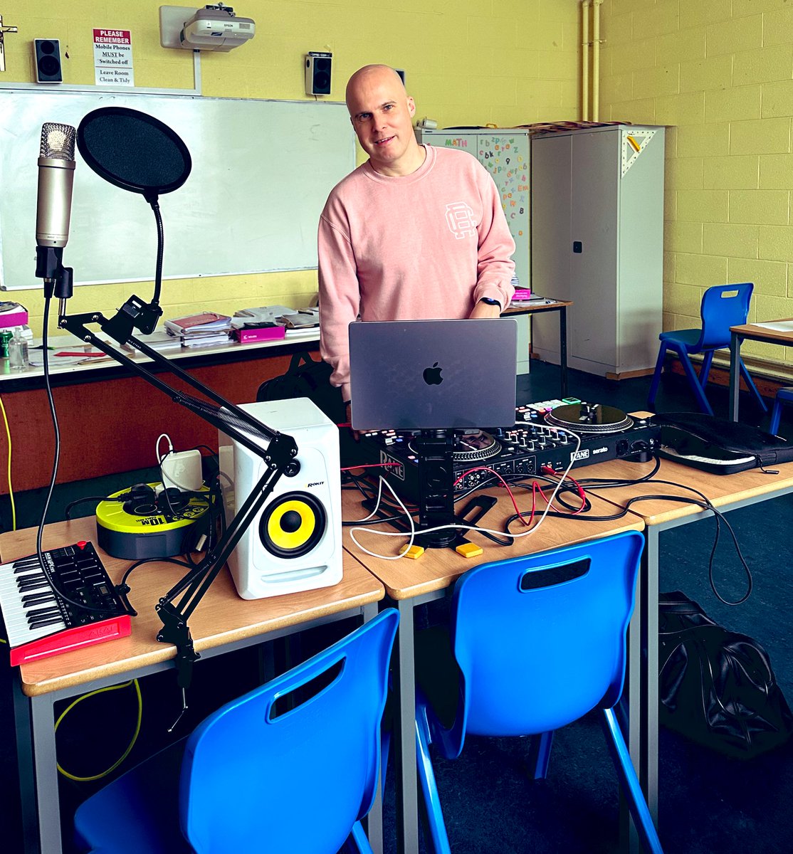 StevieGrainger's tweet photo. Always fun with @SampleStudios &amp; @StVincentsCork @itsthenewschool 💯 https://t.co/u5C1Db8nVb