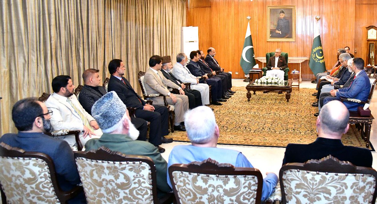 mateenbatamalo's tweet photo. A delegation of Kashmiri Leadership (APHC-AJK chapter ) led by Convenor Mr. Mahmood Ahmad Saghar met the President of Pakistan, Mr. Arif Alvi at Aiwan-e-Sadr in Islamabad, today. https://t.co/0yr8JQ8xqR