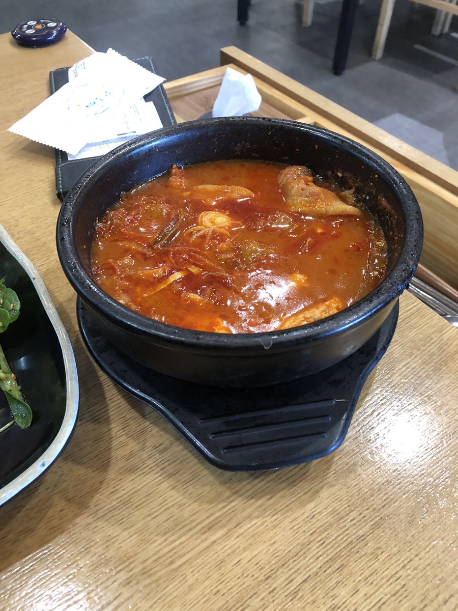 MKamabe's tweet photo. 英語沢山話して頭から汗が吹き出た3日間。そしてやっぱりこの国の料理の辛さは最高🔥🔥🔥
朝からキムチOKの文化

また行きたい
#ソウル　#金浦空港 https://t.co/T50bgm6xot