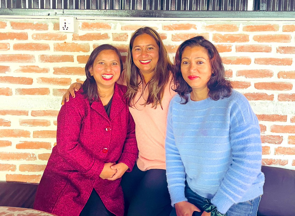 MeAaku's tweet photo. हामी ३ #Sisters goals #Ramilo https://t.co/UMUvHTiANF