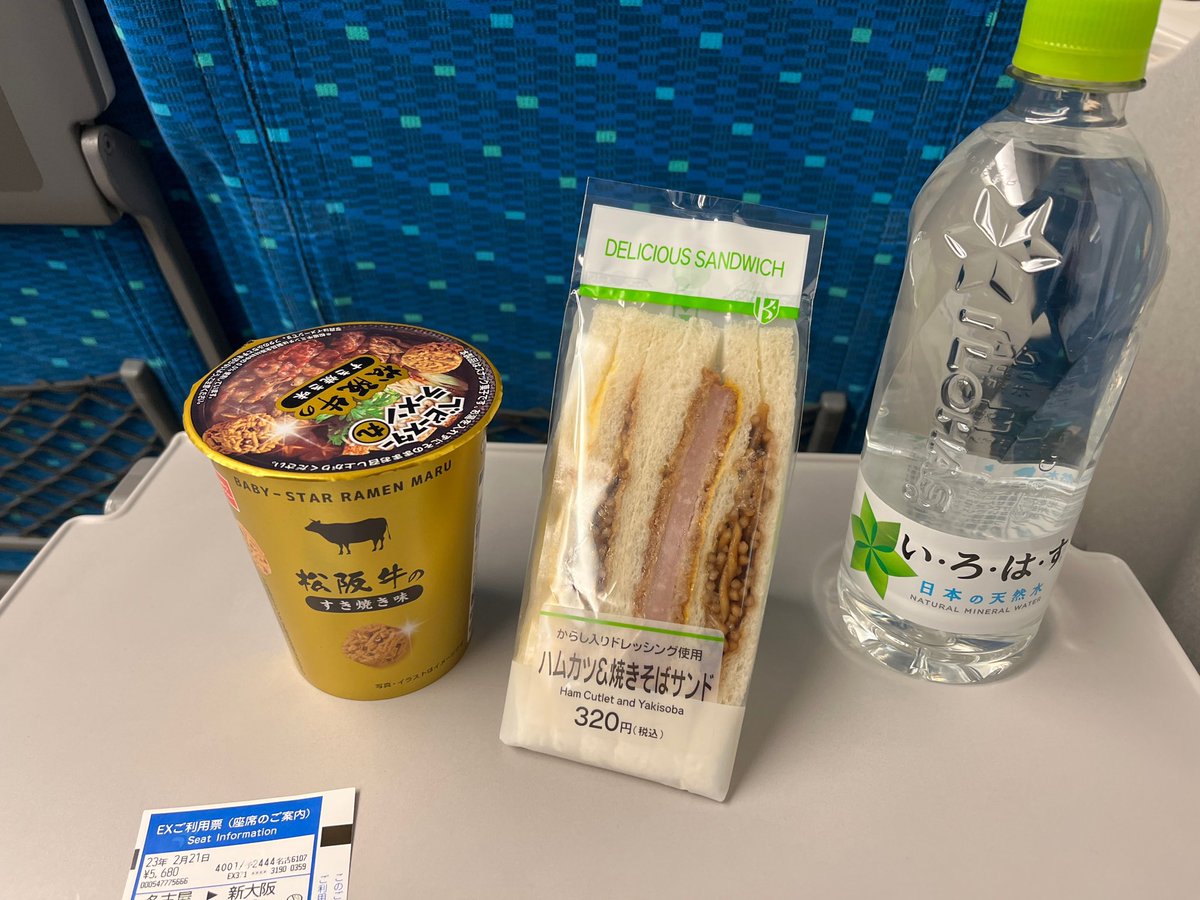 shu_johnny's tweet photo. 名古屋まで来たのにどえりゃーわびしー飯 https://t.co/hazuPbec7E