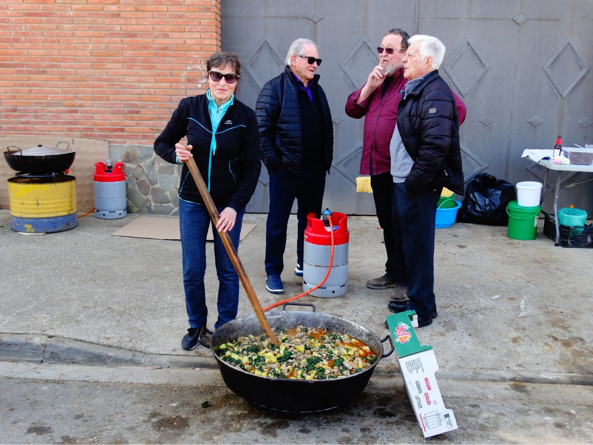 🎊Algunes de les millors estampes que ens ha deixat aquest Carnestoltes! L’entusiasme dels miralcampins i miralcampines es va fer palès en la gran originalitat dels Carromatos i les delicioses cassoles de tros!