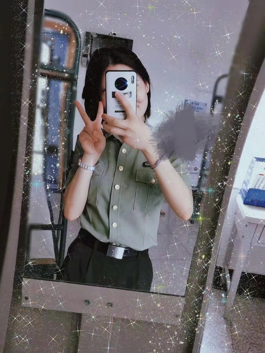 junhuaa520's tweet photo. 又到了穿丝袜的季节了，有想玩女兵丝足的吗？怕不怕女兵用脚夹断你的小鸡鸡 https://t.co/SaK2mwPxSl