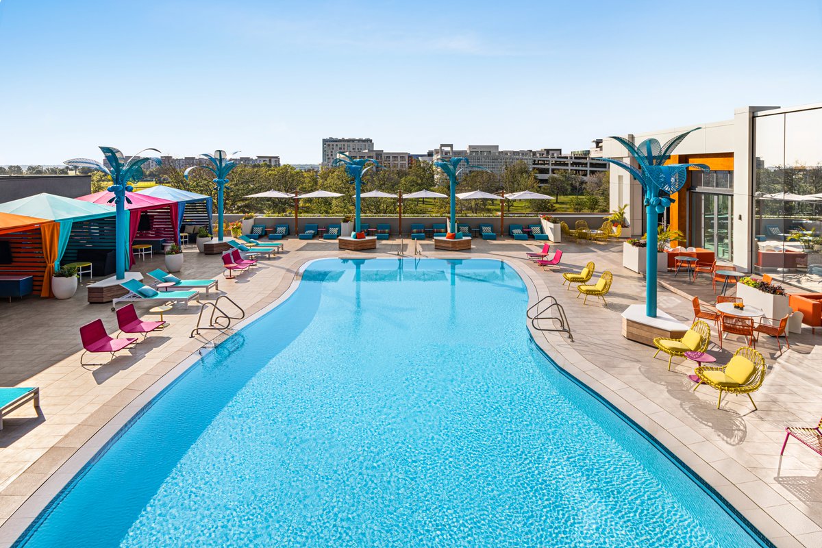 LNWaveHotel's tweet photo. Dive into #SpringBreak season ☀️
Are you ready to make Waves?
#LakeNonaWaveHotel #WaveHotel #LakeNona #Orlando #OrlandoHotels #FeelTheWave #SpringBreak #Florida #VisitOrlando https://t.co/kynEOovNoP