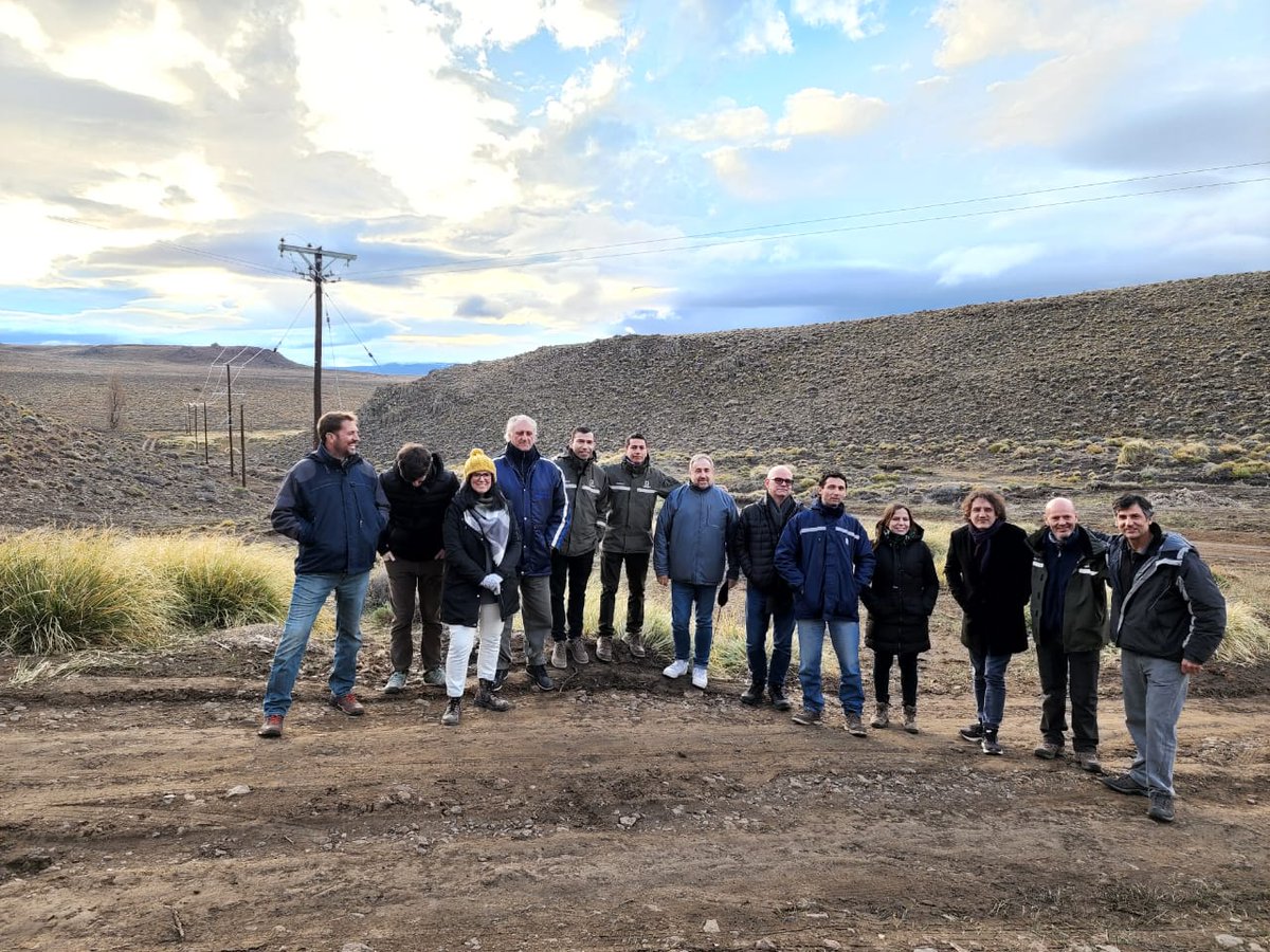 EPEN_Informa's tweet photo. Todo ello es posible por el trabajo conjunto, como parte de las obras de electrificación rural que a través del Programa #PROSAP con Nación, el @MinProdIndNQN la @UPEFEnqn y el EPEN se llevó a cabo para dar solución y llevar esperanza a pobladores y familias rurales neuquinas🤝 https://t.co/PbnjyYL5ch
