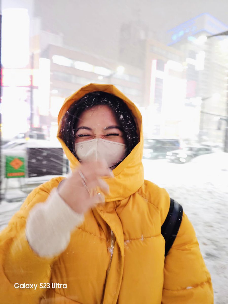 agannyi's tweet image. Aku adalah pisang