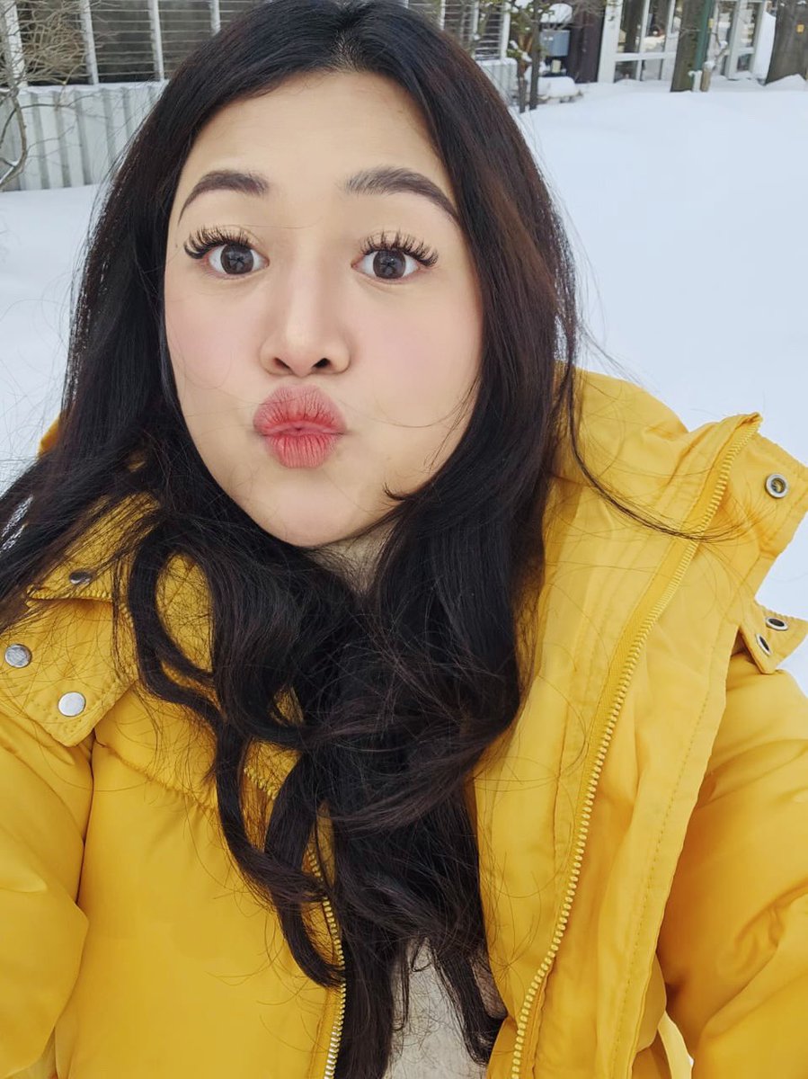 agannyi's tweet image. Aku adalah pisang