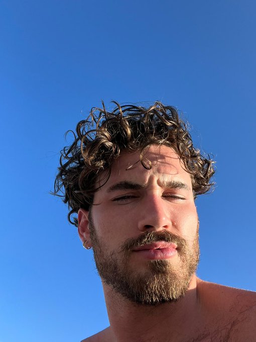 curls are out to play https://t.co/J8mZwurkCm