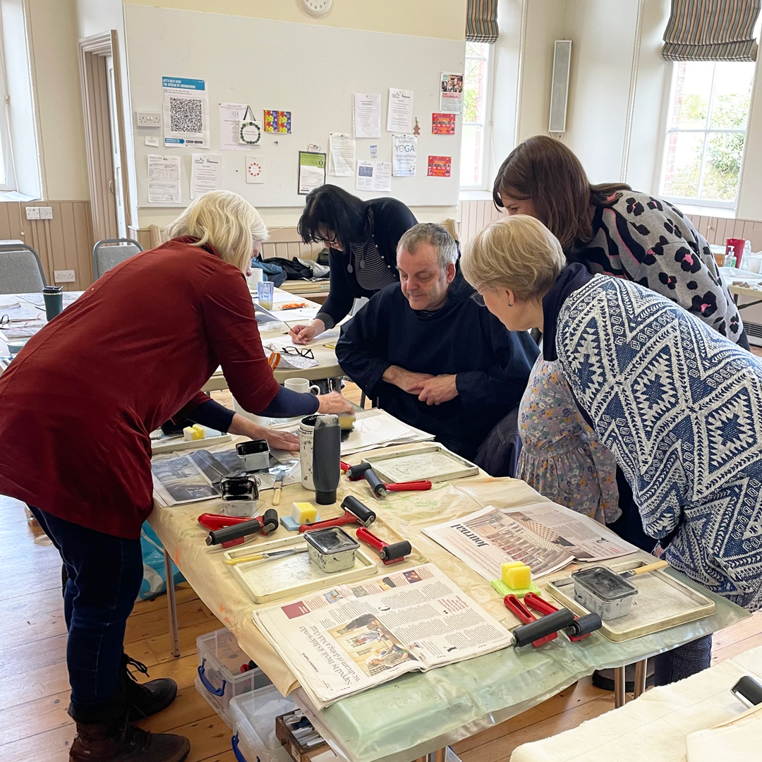 ChrysalisArts's tweet photo. Recent creative workshop session inspired by #MartonWood in the local village of #martoncumgrafton. Artists Laney Birkhead & Sue Harrison have been exploring Marton Wood this past year & led a #printmaking & #feltmaking workshop.
#artandcommunity #engagewithnature #slowart https://t.co/Wj3JBkUhWq