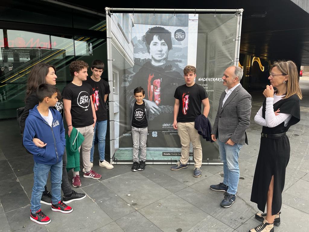regades's tweet photo. Os animo a visitar la exposición #ArtforDent en #ALaxe realizada con el esfuerzo de las familias con niños con esta enfermedad rara para visibilizarla. Todo mi apoyo a la asociación https://t.co/4zp0Caar9J
