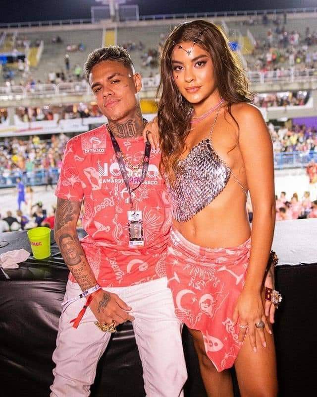 Ao invés de ficar admirando outras, seja o maior fã da sua.💖