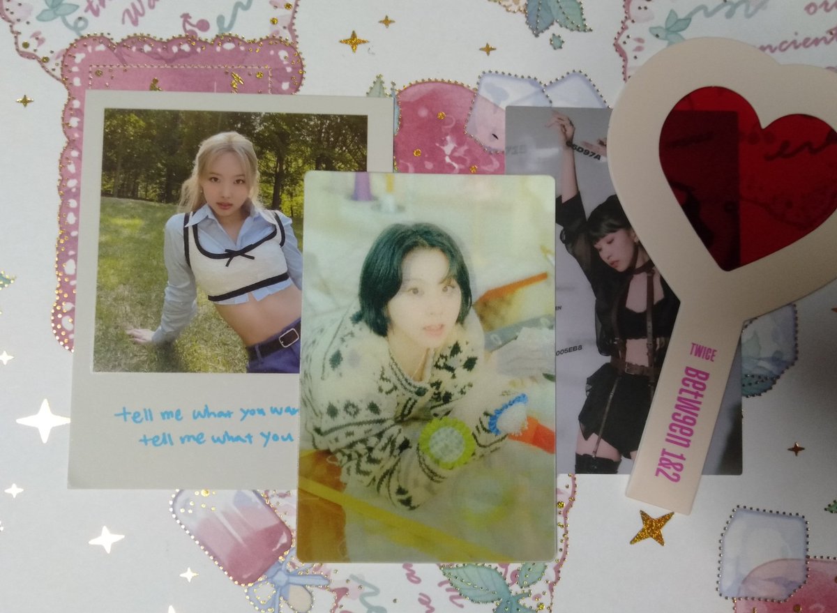 ema_chae's tweet photo. ✨ ema's first giveaway! ✨

4 prizes! :> 
💕 OMG Minji Weverse set
💕 Chae Lenti set
💕 Jihyo Ube set
💕 Twice Formula of Love (Result File Ver.) [unsealed] w/ folded poster set

to join 
🍓 mbf me &amp; @nabyyys
🍓 like &amp; rt this tweet! 
🍓 comment proof in the comment section https://t.co/9vdJhvonPw