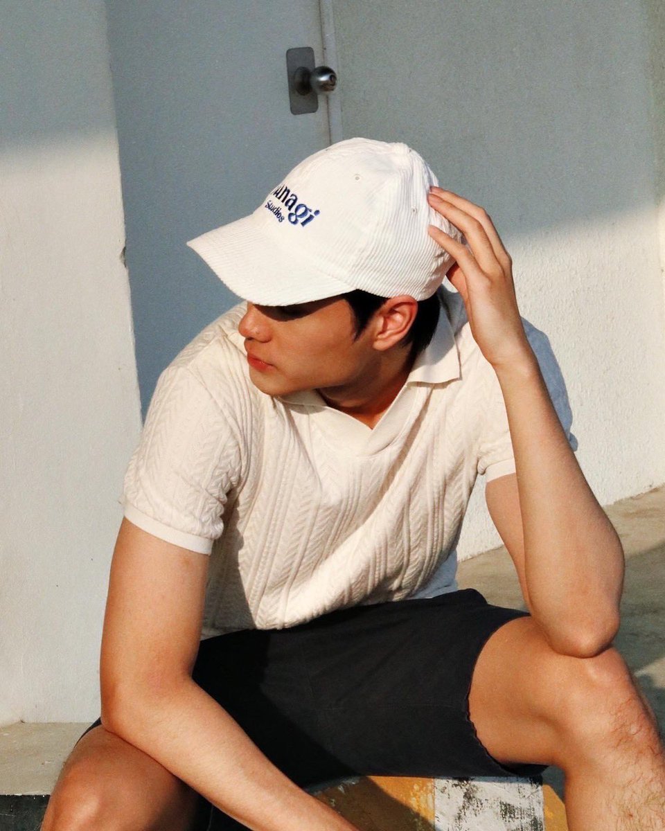 เที่ยงคืนวันนี้เปิดพรีออเดอร์คอลเลคชั่นแรกของ Kunagi ( คุ-นา-หงิ ) แล้วนะครับ ตื่นเต้น ฝากด้วยนะครับ🙏🏻