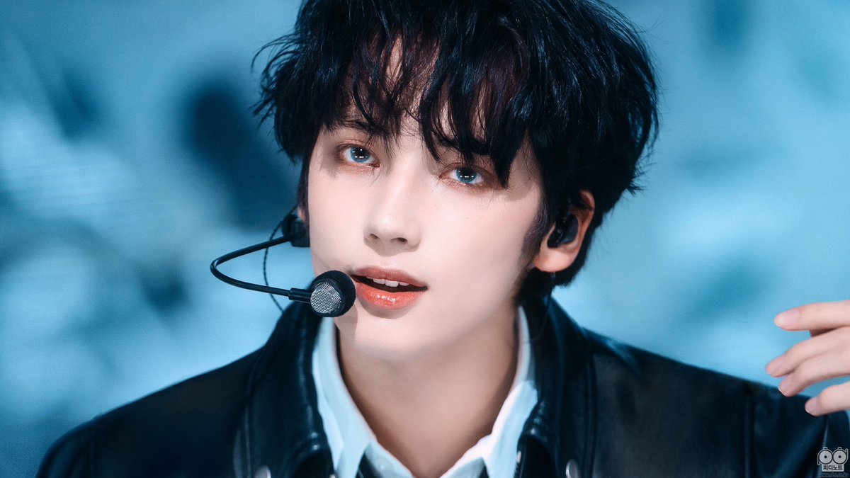 Prod_KIB's tweet photo. Less than an hour we’ll get performance video of #Devil_by_the_Window
#TheNameChapter_Temptation #TOMORROW_X_TOGETHER @TXT_members @TXT_bighit https://t.co/4K8ygpxu9k