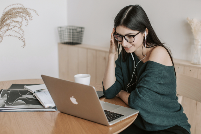 magnifi_io's tweet image. Using video during the online purchase process builds customer trust &amp;amp; drives incremental sales. Want to embed video into your e-commerce workflow? Book a demo: ow.ly/WYgg50MS6b3 

#ecommercemarketing #customerexperience #videosolutions #futureofwork #canadiantech