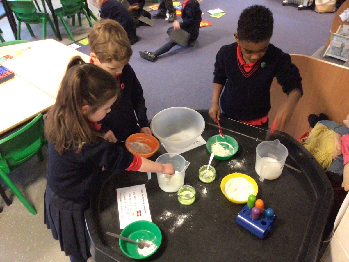 HawthornsEY's tweet photo. The Reception children enjoyed making their own pancake batter by following the instructions. Happy Pancake Day! @HawthornsSchool https://t.co/tGukRWiJjn