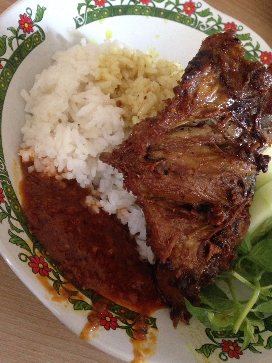 dewahoya's tweet photo. Rekomendasi Bebek dengan Rasa Kenikmatan Surga di Surabaya! Jangan lupa like siapa tau aja butuh info kulineran enak 🥰

A Thread https://t.co/JhPY2bOuT4