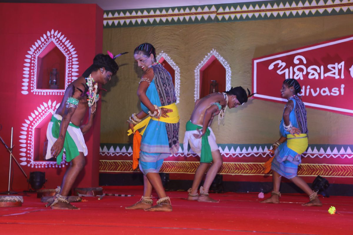 DinalipiOnline's tweet photo. Day 1 cultural programme of #AdivasiMela2023. #Birli, #Dhap & #Dhemsa dances of #Dhurua, #Kandha, and #Paroja tribes respectively were performed. #AdivasiMela #TribalCulture @PIB_MoTA @TribalSeeds @TribalAffairsIn @scstdevdept @MoSarkar5T @OPELIP_Odisha https://t.co/mpXgXxrcOn