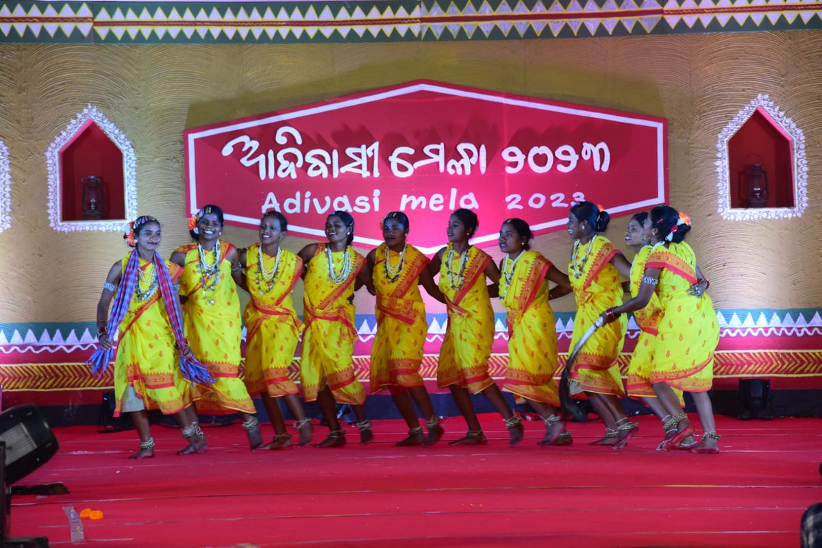 DinalipiOnline's tweet photo. Day 1 cultural programme of #AdivasiMela2023. #Birli, #Dhap & #Dhemsa dances of #Dhurua, #Kandha, and #Paroja tribes respectively were performed. #AdivasiMela #TribalCulture @PIB_MoTA @TribalSeeds @TribalAffairsIn @scstdevdept @MoSarkar5T @OPELIP_Odisha https://t.co/mpXgXxrcOn