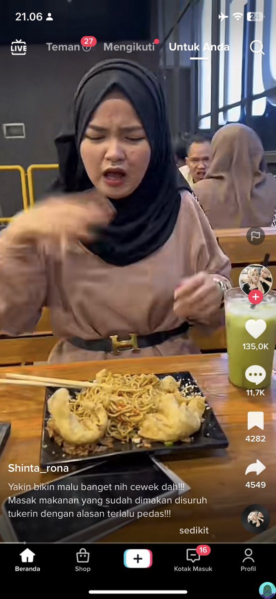 tanyakanrl's tweet photo. 💚 TW // Tiktok
udah pda liat ini belom? si cewe ini pesen mie g*acoan, tapi kepedesan dan ngerengek minta cowonya buat tuker mie nya sama yg ga pedes, tp mslahny itu mie nya udh dicicip https://t.co/5oM1Y0Bb4R