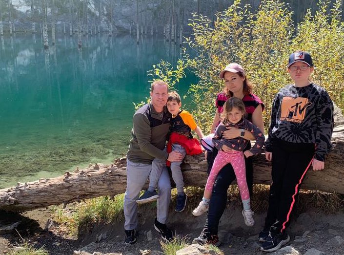 Today we celebrate #FamilyDay in #Israel! So, from our <a href="/IsraelinUZ/">Israel in Uzbekistan</a>'s families (minus Nati), to yours - we wish you all a happy, lovely day! ❤️
And here's why Mother's Day turned to Family day in 🇮🇱⤵️
israel21c.org/the-story-of-h…