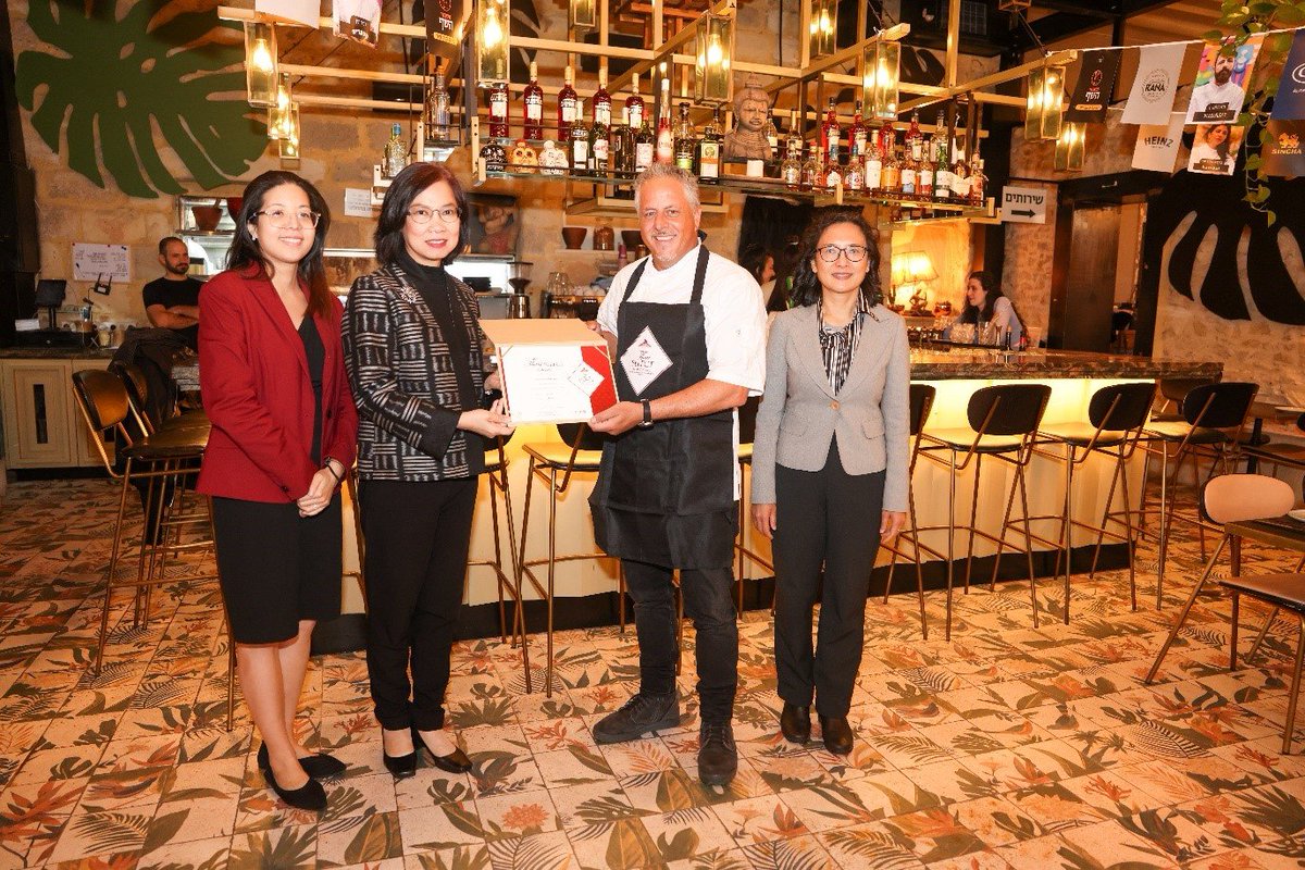thailandinISR's tweet photo. Big congrats to Koh Thai, a #Thai restaurant in Beer Sheva, for receiving "Thai SELECT "which is a stamp of approval for the restaurant's authentic Thai taste
Welcome to the club! #thaikitchen https://t.co/YeXKiEQW2V