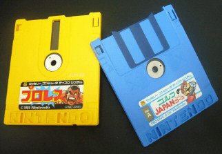 1986STARSOLDIER's tweet photo. これを持ってデパート(玩具屋)へ行こう!

#ファミコンディスクシステム https://t.co/4elxsoQnSG