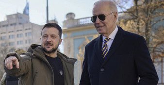 Ignobilmente lo chiamano “Sleepy Joe” per denigrarlo, lo deridono x l’ età. Ma l’età è saggezza e la flemma è la calma dei coraggiosi. Quest’uomo è già nella storia per la sua difesa coerente e ferma della libertà, della democrazia e del diritto internazionale. #JoeBiden