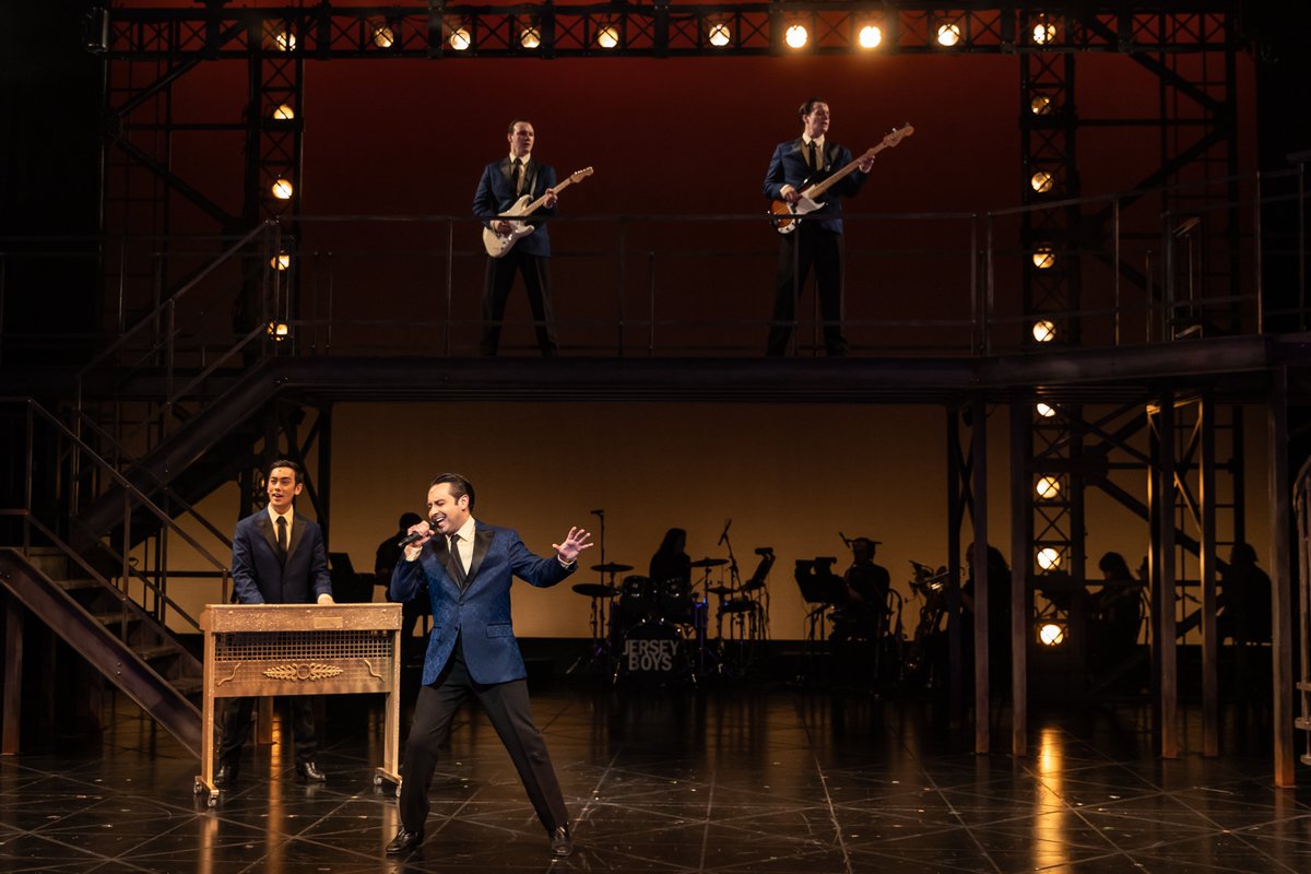 From the mean streets of New Jersey, a jukebox musical with 2 dozen irresistible chart-toppers, a real story, and a starry performance from @FarrenTimoteo Jersey Boys at the @citadeltheatre. Here's the 12thnight REVIEW: bit.ly/3YYmK5j #yegtheatre #yegarts #yeg