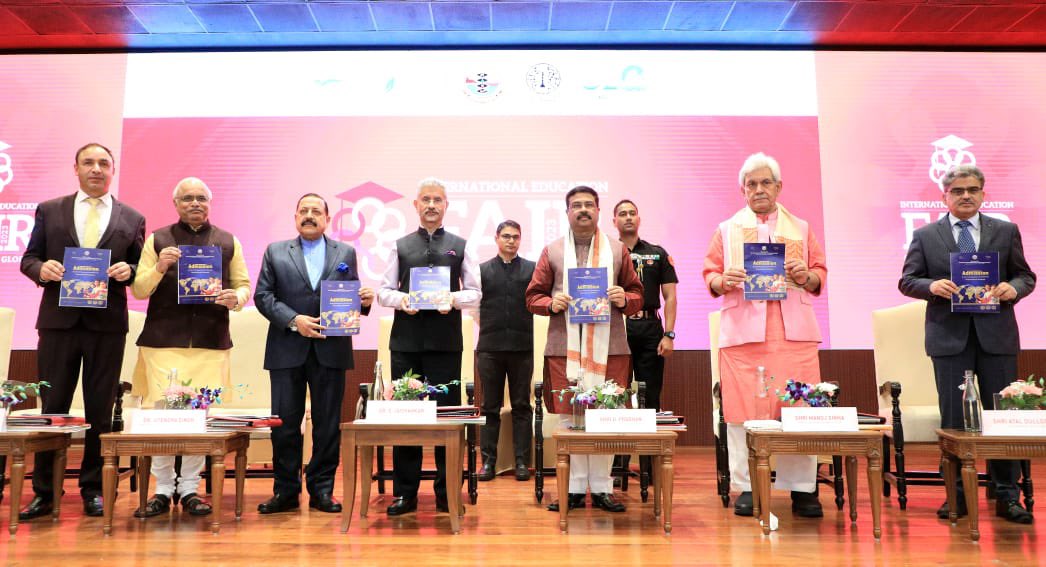 dpradhanbjp's tweet photo. Together with EAM  @DrSJaishankar, LG J&amp;K, Shri @manojsinha_ , MoS @DrJitendraSingh ji, Dr. @Vinay1011 ji and other esteemed dignitaries pleased to join the International Education Fair organised by @skuast_kashmir at Sushma Swaraj Bhawan. https://t.co/9KKmoSXH4D