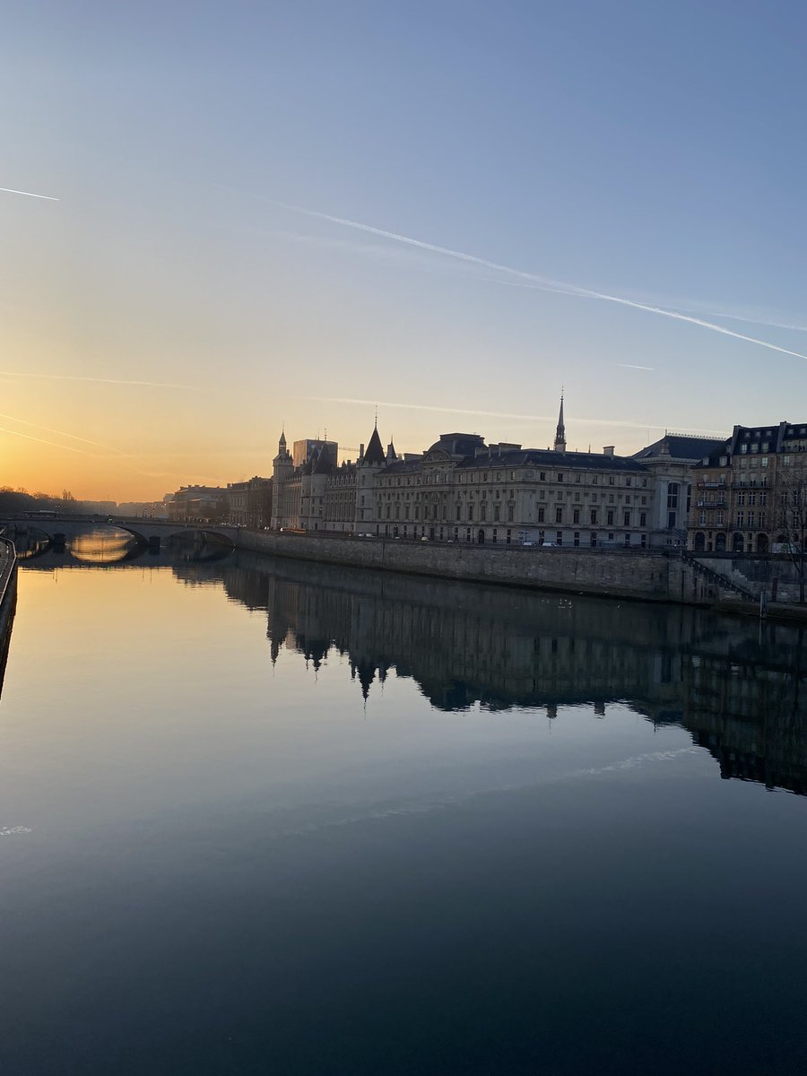 Jesskimo17's tweet photo. Early morning walks as the sun rises. Jet lag is sometimes useful. Absolutely delightful #paris #france #europe #travel #40thbirthdaytrip https://t.co/bKjGB641JS