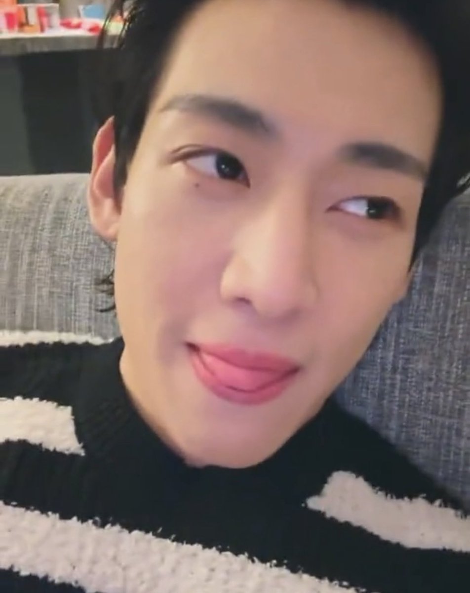 anleebamzy1a's tweet photo. BB : อยากกินมั้ยอ่ะ
Me : ตาย เหลือแต่ร่างไร้วิญญาณ😭😭😭

#BamBam @BamBam1A https://t.co/Wcuo9m6vkl
