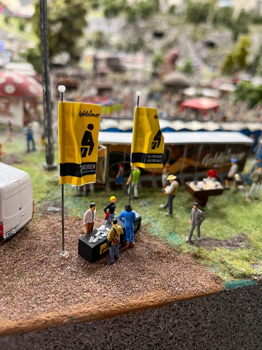 Goldeimer (@goldeimer) on Twitter photo Ein kleiner Traum ist in Erfüllung gegangen*. Unsere Goldeimer Festivaltoiletten stehen jetzt im <a href="/MiWuLa/">Miniatur Wunderland</a> Hamburg. Saubere, ökologische und soziale Klos auf dem Festivalgelände in der Schweiz. Detailgetreu mit Spänekiste, Infostand und Fahnen. 😍🤏
*mit der Hilfe von <a href="/FAKTOR_3/">FAKTOR 3 AG</a> 💛 Ein kleiner Traum ist in Erfüllung gegangen*. Unsere Goldeimer Festivaltoiletten stehen jetzt im <a href="/MiWuLa/">Miniatur Wunderland</a> Hamburg. Saubere, ökologische und soziale Klos auf dem Festivalgelände in der Schweiz. Detailgetreu mit Spänekiste, Infostand und Fahnen. 😍🤏
*mit der Hilfe von <a href="/FAKTOR_3/">FAKTOR 3 AG</a> 💛