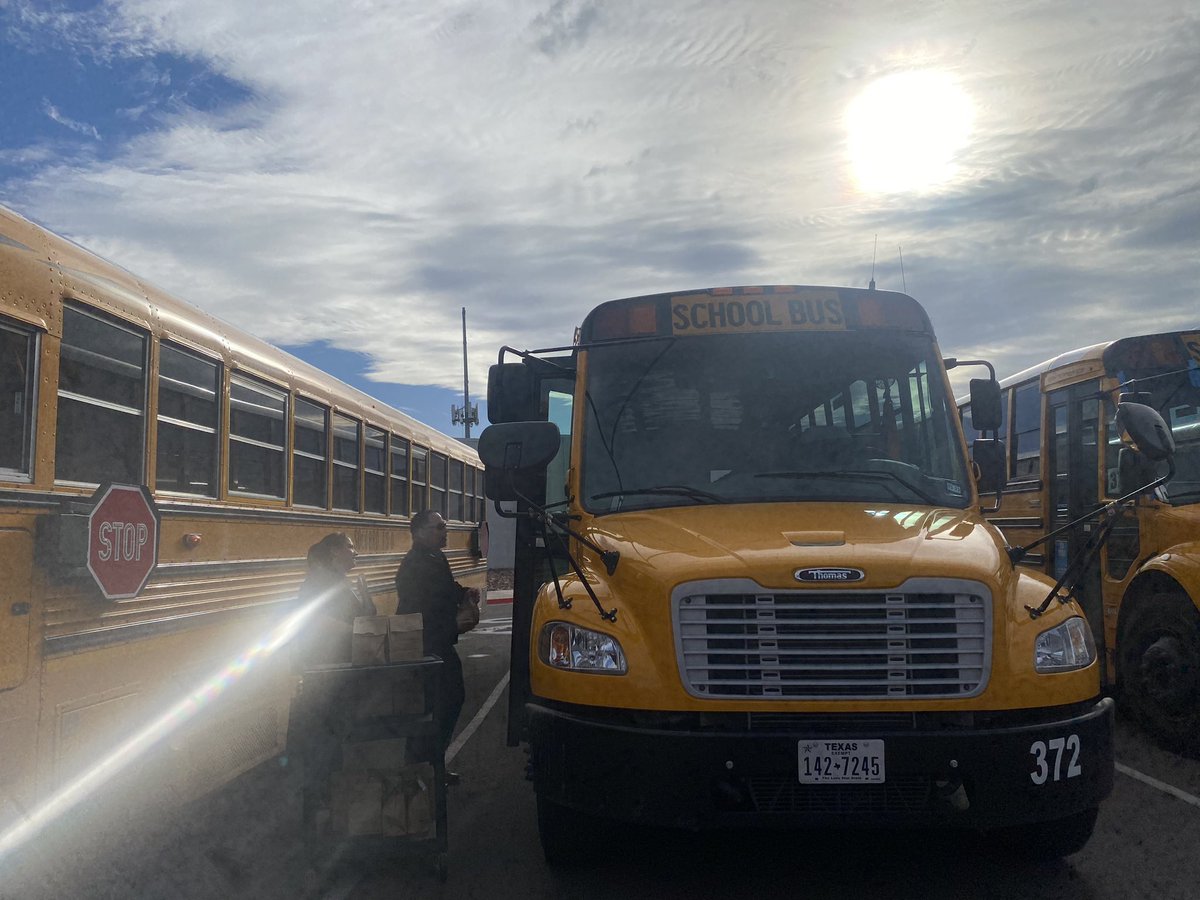 We ❤️our bus drivers at Socorro HS! Dr. Estorga handing out goodies to our wonderful folks that drive our kids to and fro safely each and every day! #BULLDOGNATION
<a href="/Socorro_HS/">Ignacio Estorga</a>
#TeamSISD