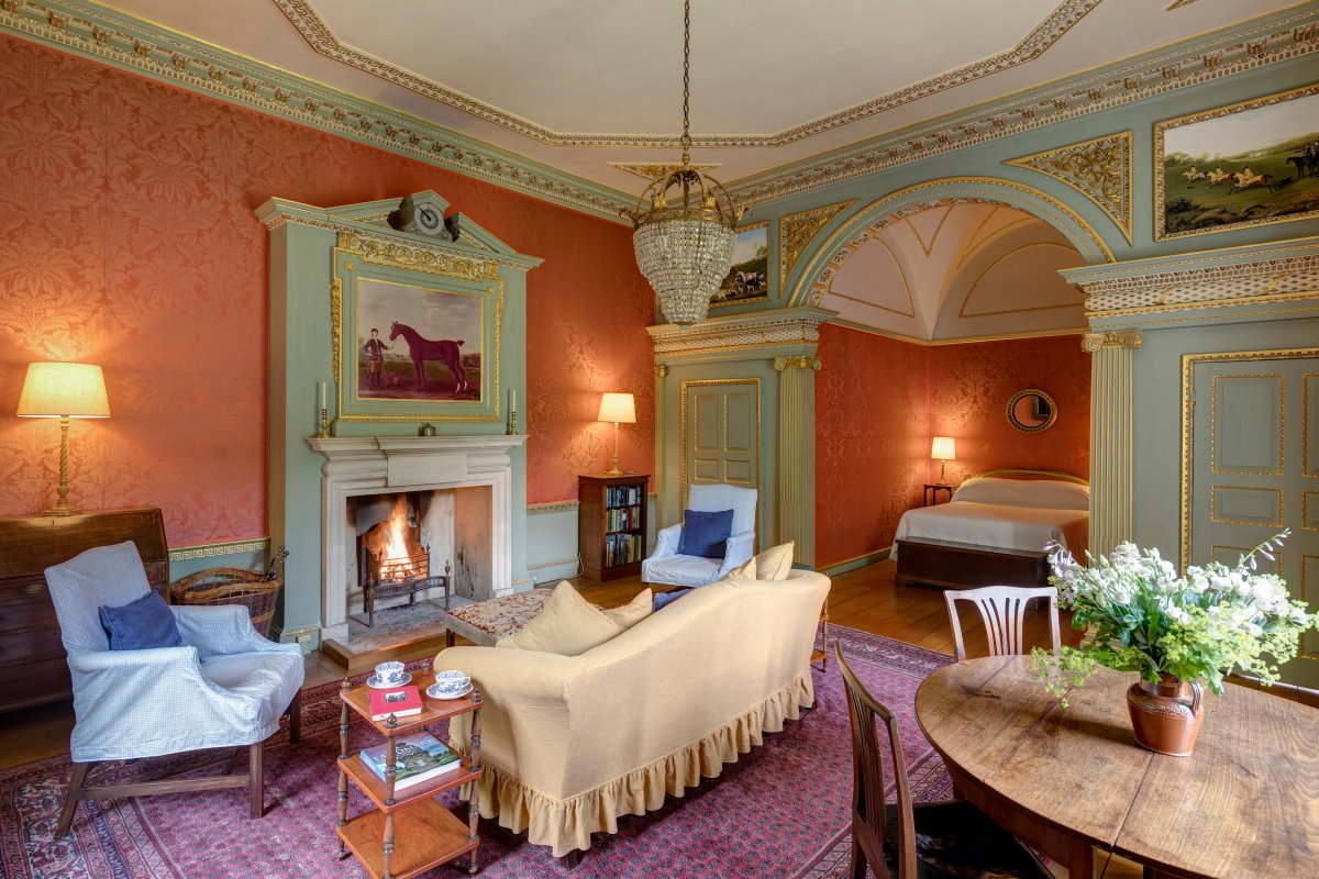 LandmarkHistory's tweet photo. Thinking a bit about @LandmarkTrust 's #Foxhall in Charlton #WestSussex today. What a beauty - built 1730 for the 2nd Duke of Richmond who could even check the weather conditions from his bed by the wind dial above the fireplace. https://t.co/ekHbJaPSvV https://t.co/4YvaqbgfD5