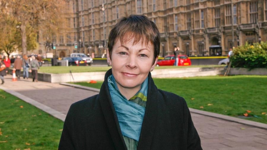 cleanupbritain's tweet photo. THIS IS TRUE...
“Our motorways are blighted by a sea of plastic pollution.  National Highways have been shamefully neglecting their legal responsibilities, and Ministers been utterly failing to hold them to account".
Caroline Lucas MP, @CarolineLucas 
@NationalHways @emmagatten https://t.co/xDMA6so6h1