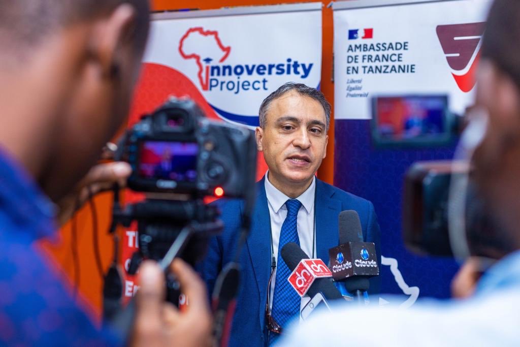 HajlaouiNabil's tweet photo. French Embassy supports innovation hubs in 3 Tanzanian universities. Young students have pitched me their start-up plans during my visit at incubator Sahara Ventures. Fully committed to support entrepreneurship in Tanzania !
#innoversityproject #saharaventures #entrepreneurship https://t.co/6dPKkm1jIM