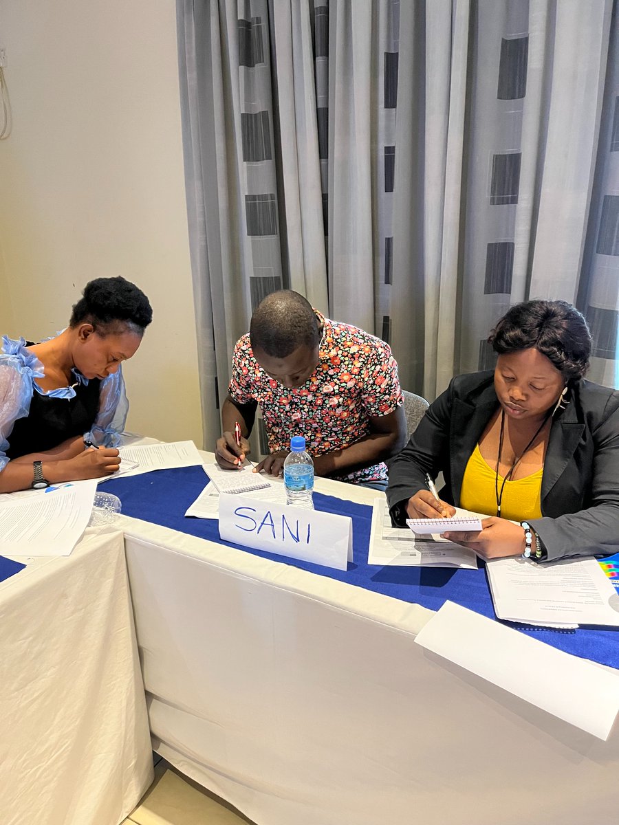 JCOGT1's tweet photo. Day 2 #SierraLeone media training to increase evidence-based reporting on #HumanTrafficking  workshop.

#Journalists  are currently learning on how to structure their narratives on human trafficking stories.

~On-going group discussion~
@CenHTRO 
#EndHumanTrafficking #tuesdayvibe https://t.co/WXWe91rpu6