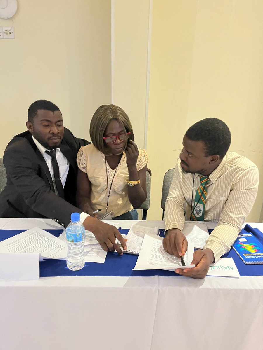 JCOGT1's tweet photo. Day 2 #SierraLeone media training to increase evidence-based reporting on #HumanTrafficking  workshop.

#Journalists  are currently learning on how to structure their narratives on human trafficking stories.

~On-going group discussion~
@CenHTRO 
#EndHumanTrafficking #tuesdayvibe https://t.co/WXWe91rpu6